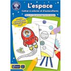 Cahier à colorier d'autocollants de l'espace