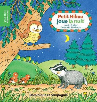 Petit hibou joue la nuit