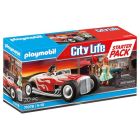 City life - voiture vintage avec couple